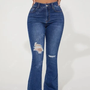 Blåa Flare jeans - Köpta på SHEIN, säljer då dem är för korta på mig (är 165)