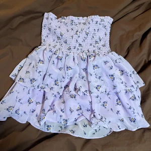 Lila kjol - En söt fin volang kjol från cubus! Har använt den 1 gång