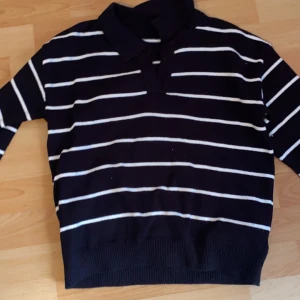 Stickad tröja  - Säljer denna stickade tröjan. 