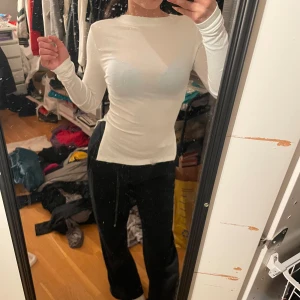 Vit topp slits - Jätte fin vit topp med slits 