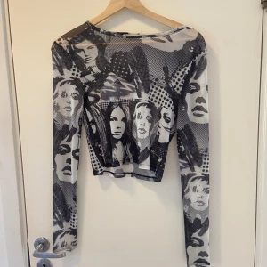 Genomskinlig grå tröja - Fin genomskinlig tröja från New Yorker. Andvänd ett fåtalgånger💗