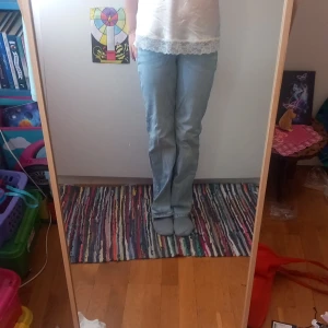 Straight fit jeans - Jätte fina straight fit jeans som är använda 1-2 gånger. Säljer på grund av att de inte kommer till användning.🤗