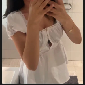 Söt topp💕 - Jag knäppte inte toppen helt på första bild❗️❗️ den är i nyskick och skickas snabbt!💕