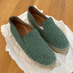 Bottega Veneta Espadrillos - Bottega’s i mycket bra skick! Enda negativa är sulan. Storlek 42/43, sitter ungefär 0,5-1 storlek större dock! Kom privat för fler frågor.