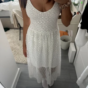 Klänning - Ej använd!! En snygg Vero Moda klänning som aldrig kommer till användning. Orginal pris 649kr 