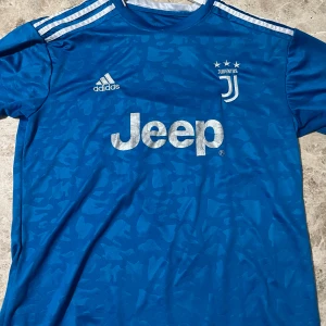 Juventus tröja - Juventus tröja i storlek M från 2019, ingen på ryggen