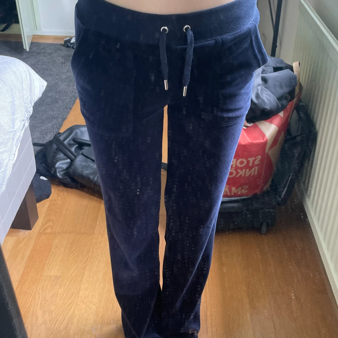 Mörkblå juicy byxor