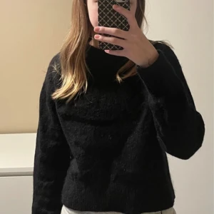 Stickad tröja bikbok  - Stickad tröja i alpacka blandning från bikbok I strl xs  