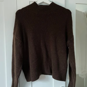 Stickad tröja  - Brun stickad tröja från H&M