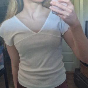 Vit blus - Vit v-ringad blus. Fint skick!