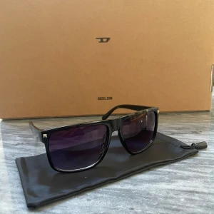 Ray ban boyfriends  - Ray ban boyfriends liknande solglasögon för bra pris har aldrig använts kommer med påse.