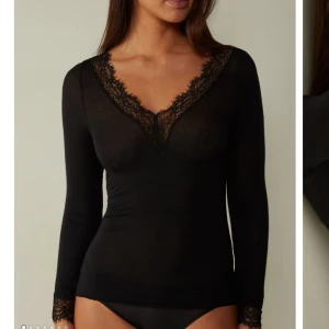 Intimissmi tröja  - Jätte populär och fin intimissmi tröja i nästintill nyskick säljer pgr av att den inte kommer till användning💗