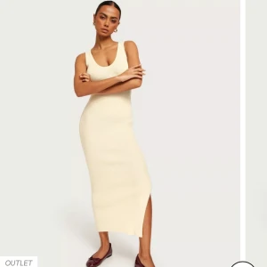 Klänning med tröja till  - Säljer både klänning och tröjan ihop skulle man vilja köpa nån för dig går de också att lösa! Endast testat så nyskick