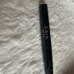 Caia mascara  - Testad en gång, säljs då jag alltid gör fransar och inte har användning av mascara , man kan ändra bland olika effekter genom att skruva uppe på borsten