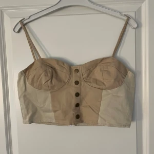 Kort linne, säljer då de inte är min stil  - Aldrig använt 