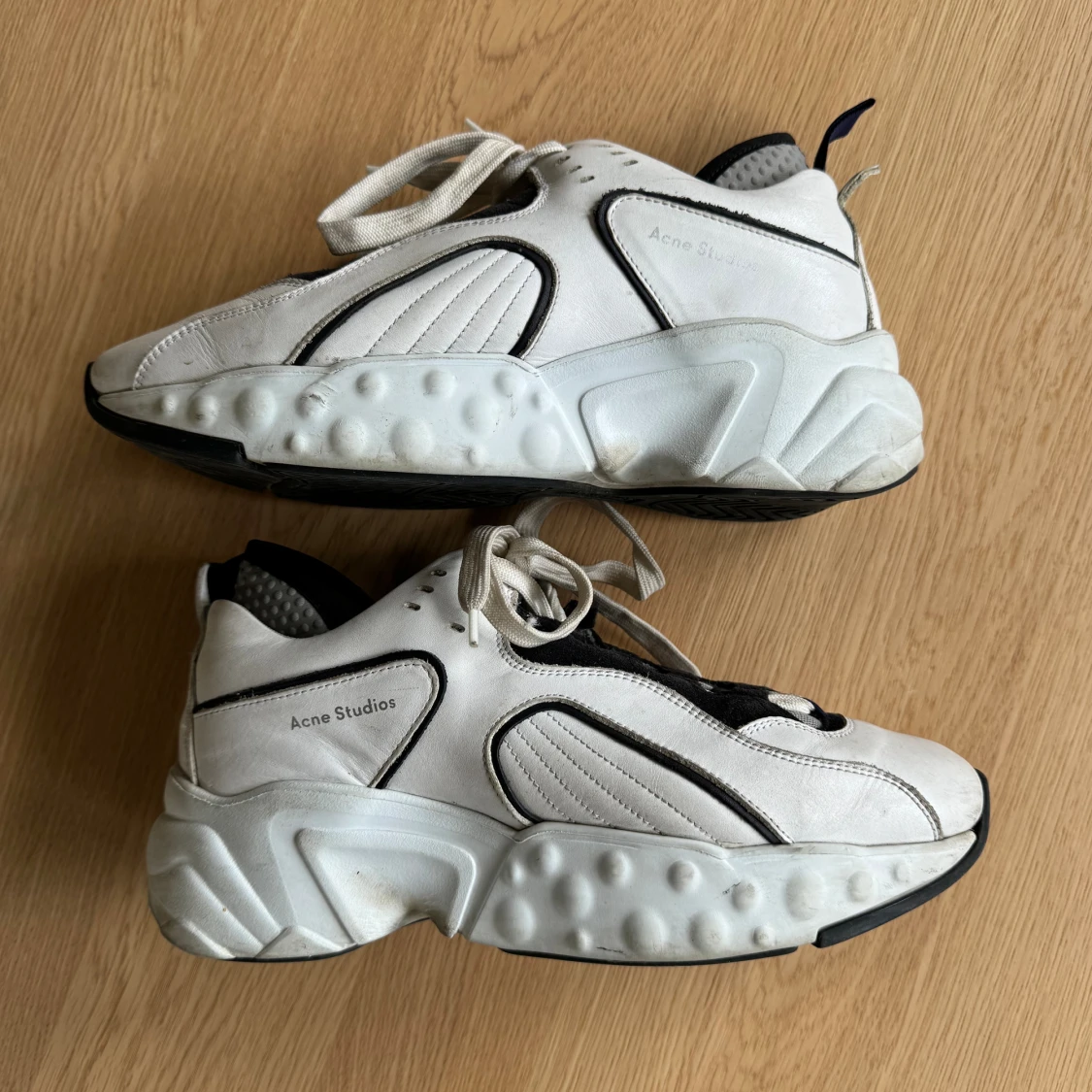 Acne Studios Manhattan Sneakers (Storlek 39) - 90