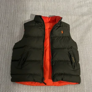 Polo Ralph lauren väst - Hej säljer min Ralph lauren väst. Storlek L (14-16) kan diskutera pris