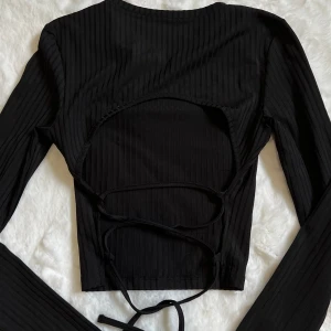 Tröja med Öppen rygg  - Nakd, använd nån enstaka gång 