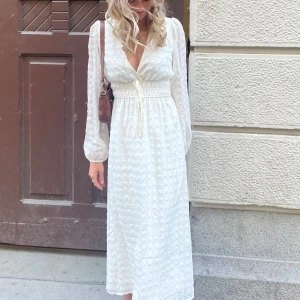 SOMMARKLÄNNING Gina Tricot - Mycket bra skick, fin sommarklänning från Gina Tricot 