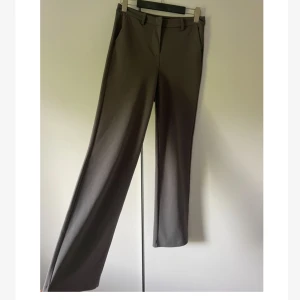 Kostymbyxor  - Grå kostymbyxor, endast använda fåtal tillfällen