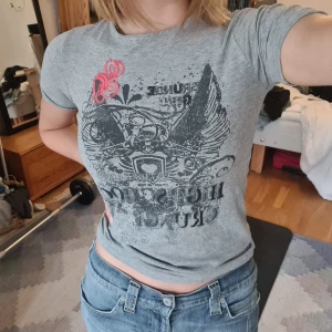 T shirt  - Skit snygg t shirt med mönster 