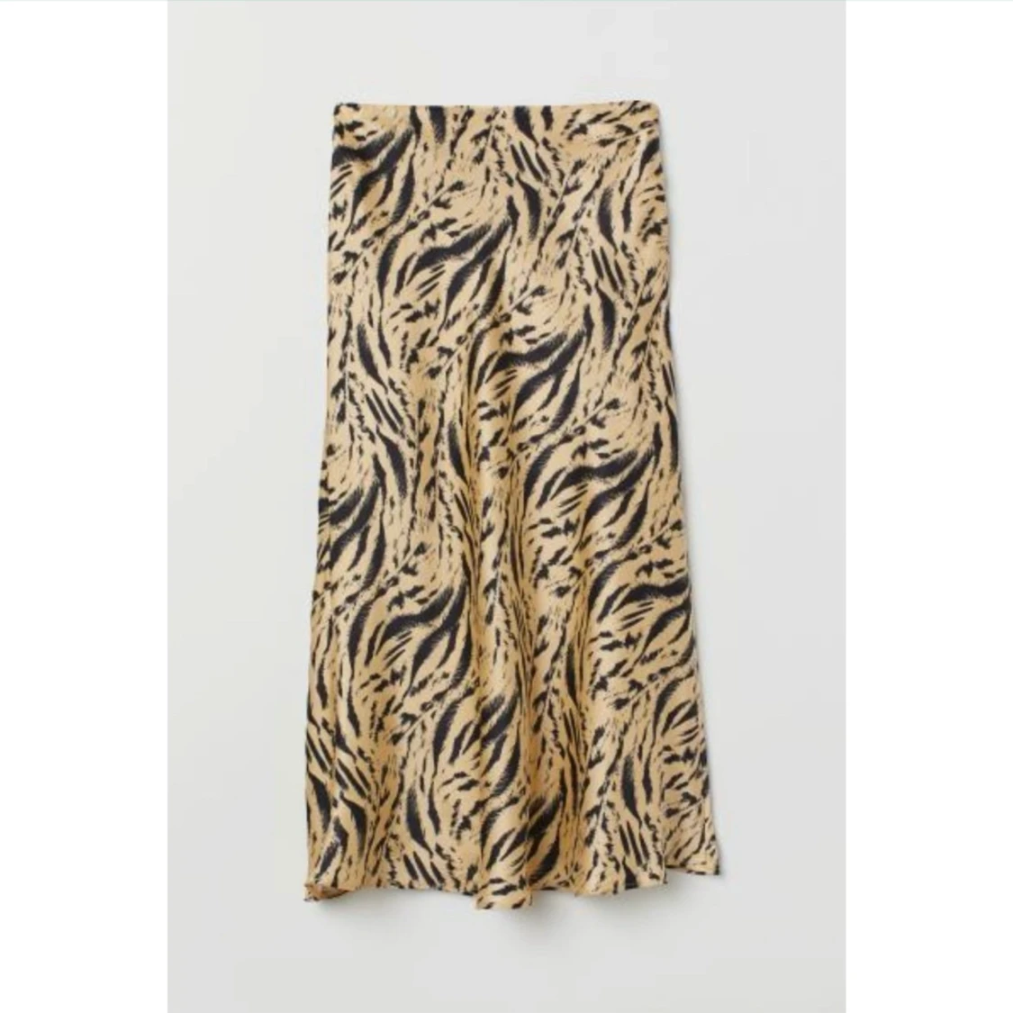 H&M Trend kjol i satin midikjol lyocell viskos 36 nyskick slutsåld gul svart