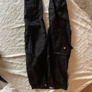 Cargo byxor - Helt nya cargobyxor från missguided