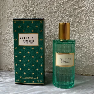Gucci parfym  - Gucci mémoire d’une odeur Eau de parfum 60 ml  Endast provad vid ett par tillfällen så nästan helt orörd.  Har förvarats i orginalkartongen 