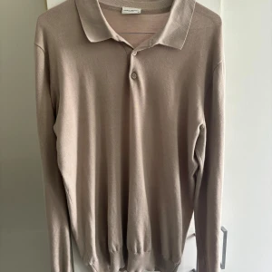 Pikétröja  - John Henric pikétröja Pris: 499:- Org: 999:- Kvitto finns Kemtvätt lovas innan köp