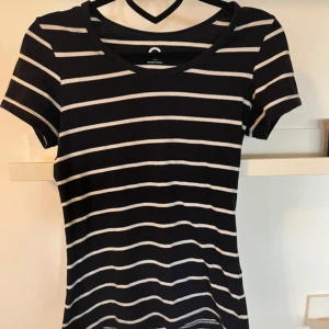 T-shirt - Randig t-shirt Svart & vit 