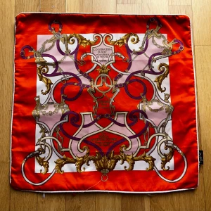 Kuddfodral - Har totalt 4st 3 utav den första (bilden) och 1 utav den andra (bilden).  999kr/st eller 4 för 3.499kr