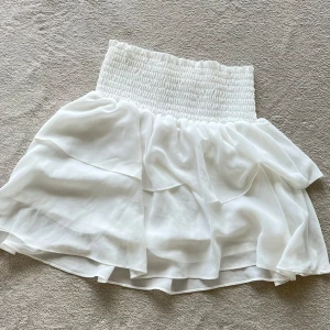 Vit kjol  - Vit kjol från chelsa💓stl s