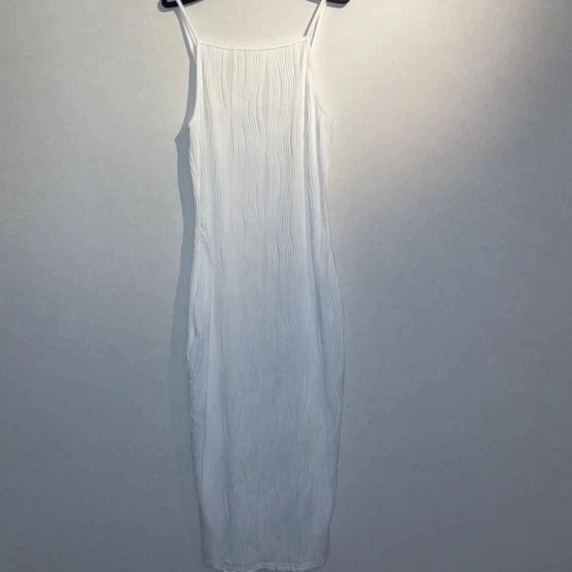 Vit klänning med slits - 91