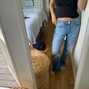 Lågmidjade jeans - Low waisted jeans från Gina Tricot. Sparsamt använda. Mycket bra skick Passar mig som är 1,66 m lång