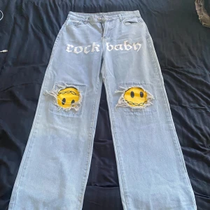 Jeans med tryck  - Jätte häftiga oanvända jeans