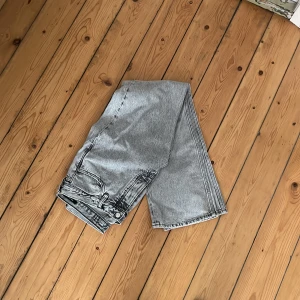 Hope rush jeans  - Storlek 32. Sparsamt använda. Skriv vid funderingar 
