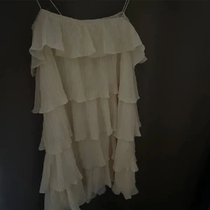 Gul volang klänning - Nyskick, använd 1 gång. 