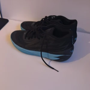 Mb.02 basketskor - Använda 4 gånger köpta för 1 år sen Storlek 46  9/10 skick 