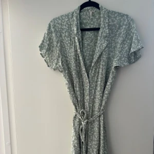 Sommarklänning  - Knappt använd