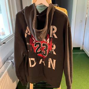 Säljer min Nike Air Jordan hoodie för 299kr i storlek M. Gott skick. 