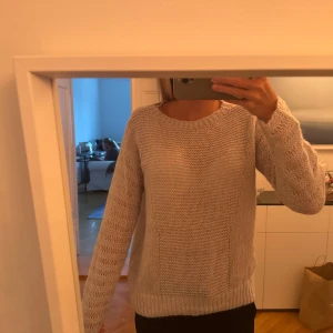 Mysig tröja - Säljer denna så sköna tröjan från Yaya! Super mysig nu till hösten!!💞