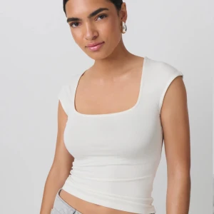 Gina soft touch tight top - Säljer denna tröja fast i svart den är andvänd typ två gånger💗ny pris 180 kr 💗