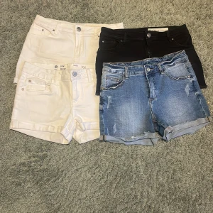 Shorts - Säljer alla shorts för 200kr  Ett par shorts 50kr