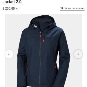 Seglarjacka helly hansen - Världens bästa regn/seglarjacka i nyskick. Från helly hansen. Köptes förra året och använd tre gånger. Pris kan diskuteras vid snabbt köp. Nypris 2200kr. Säljer pga den är lite för liten för mig.