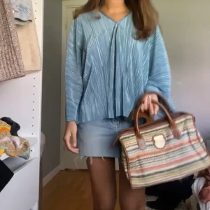 Plisserad tröja - Super fin plisserad tröja från Lindex!!! Älskar den och så vacker färg!