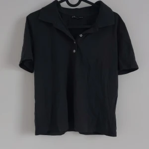 Zara grey button up shirt  - Not long, grey, used only twice, very good condition, can be adjusted by bottoms 