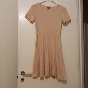 Klänning  - Kort klänning i 100% bomull