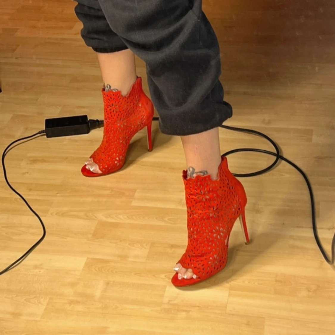 röda höga klackar - 91