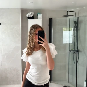 Söt topp - Topp från Gap. Sparsamt använd i fint skick utan några defekter.