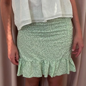 Kjol - Säljer denna kjol o gott skick som inte längre används! 